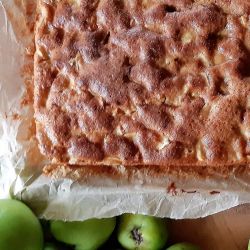 Apple & Cinnamon Tray Bake