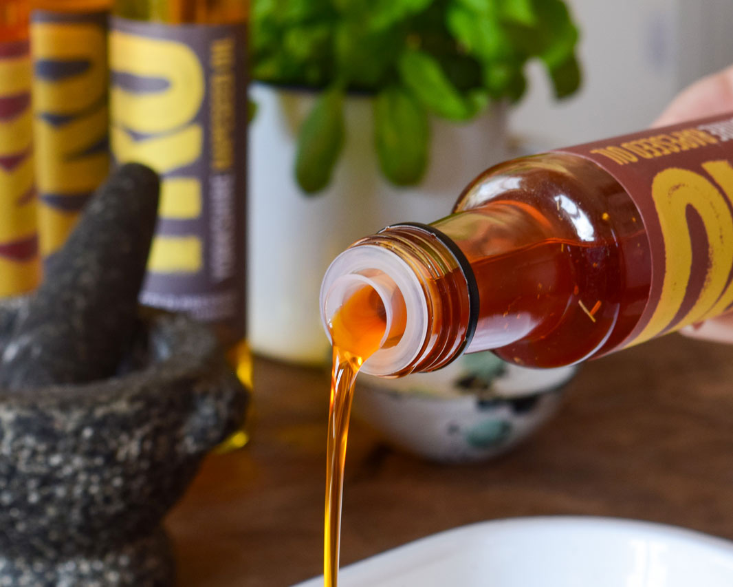 Chilli & Spice Oil pouring out